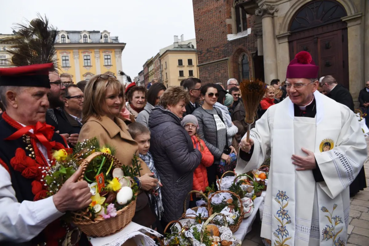 Święcenie pokarmów na krakowskim Rynku