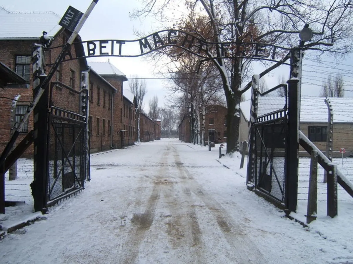 Fundacja przybliża niesłyszącym historię miejsc związanych z Auschwitz