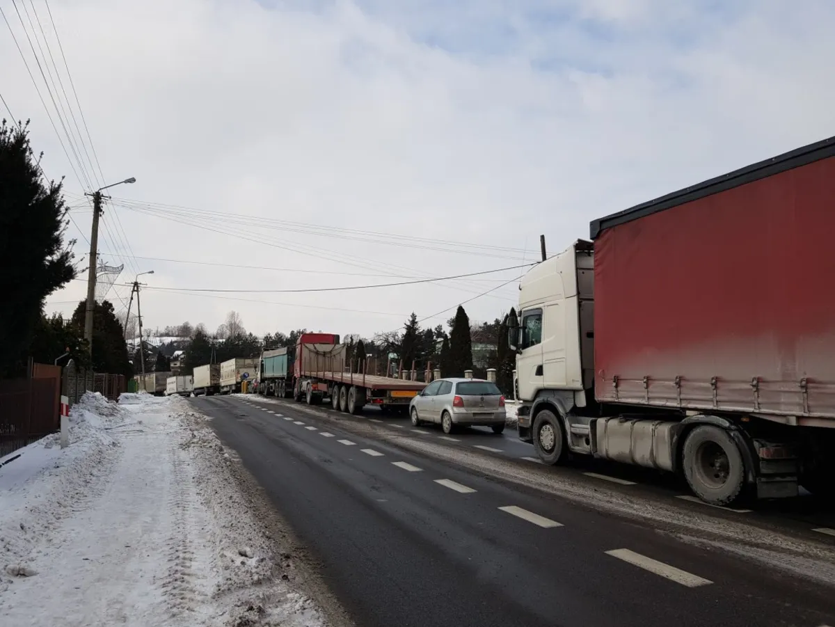 W Chełmku na DW780 zapalił się samochód