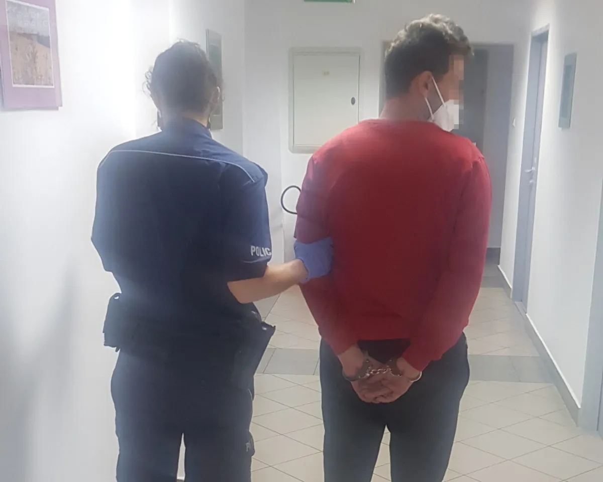 Słomniki: zatrzymani za wtargnięcie na prywatną posesję, zniszczenie mienia i pobicie  