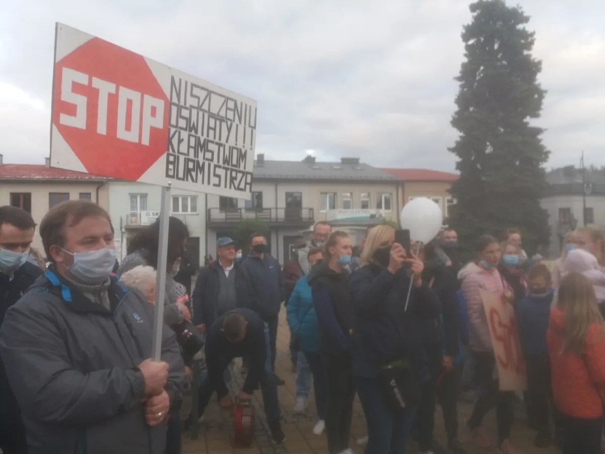 Mieszkańcy Smardzowic protestowali przeciwko zamknięciu szkoły