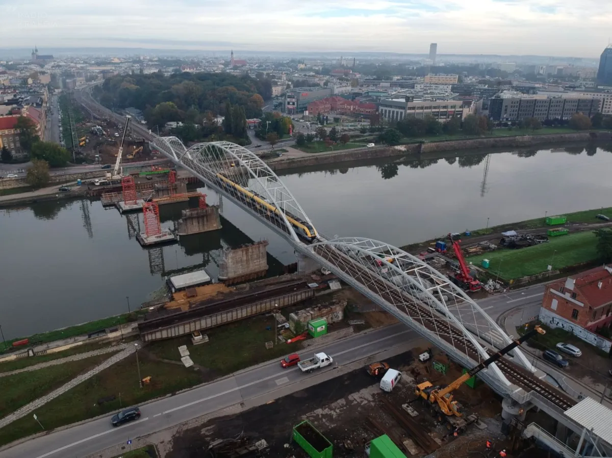 Kraków: zakończyła się rozbiórka starego mostu kolejowego na Wiśle
