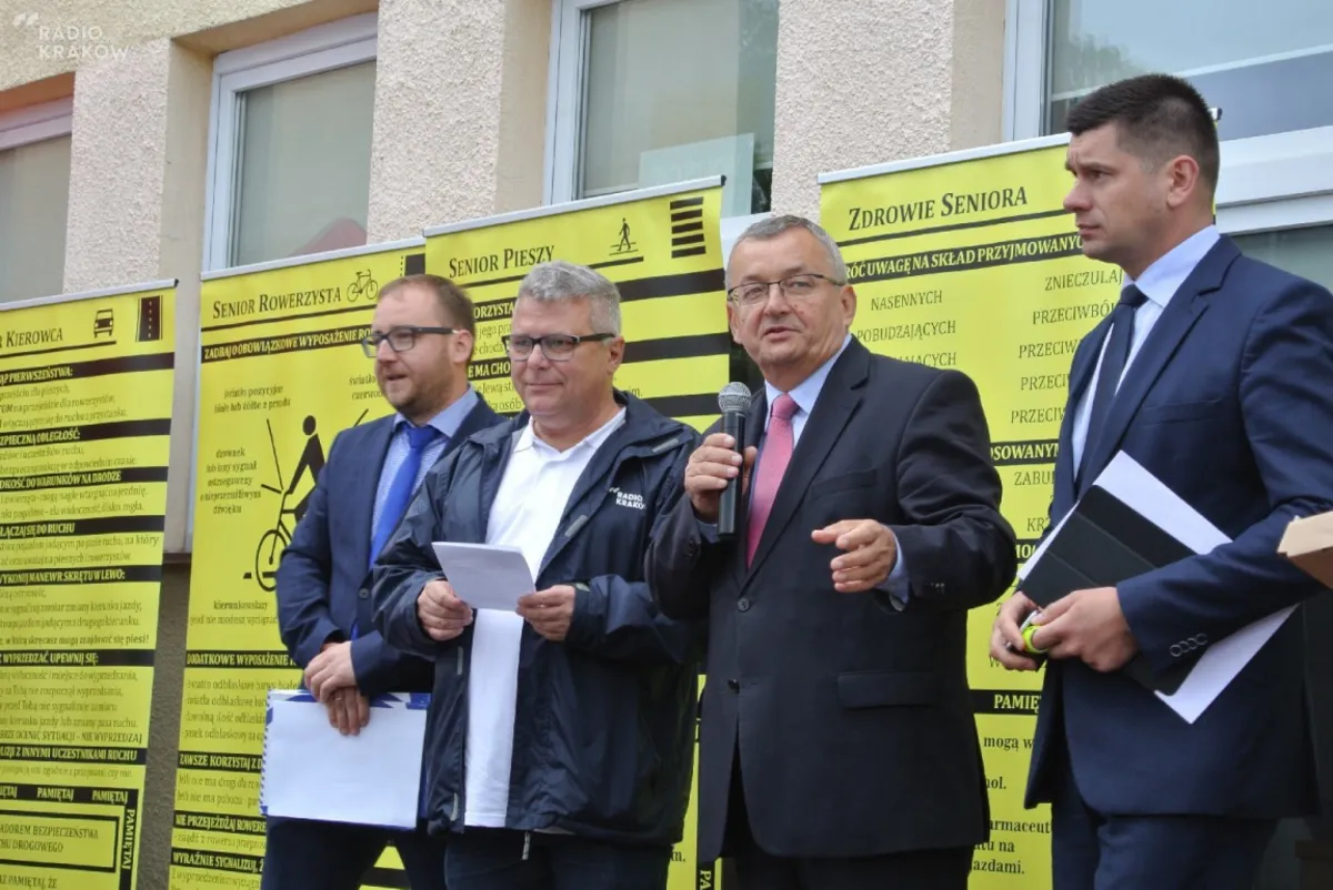 Inauguracja akcji "60+ bezpieczni w ruchu drogowym" w Kluczach koło Olkusza
