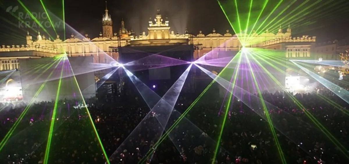 Kraków: 15 tys. osób powitało Nowy Rok na Rynku ZDJĘCIA