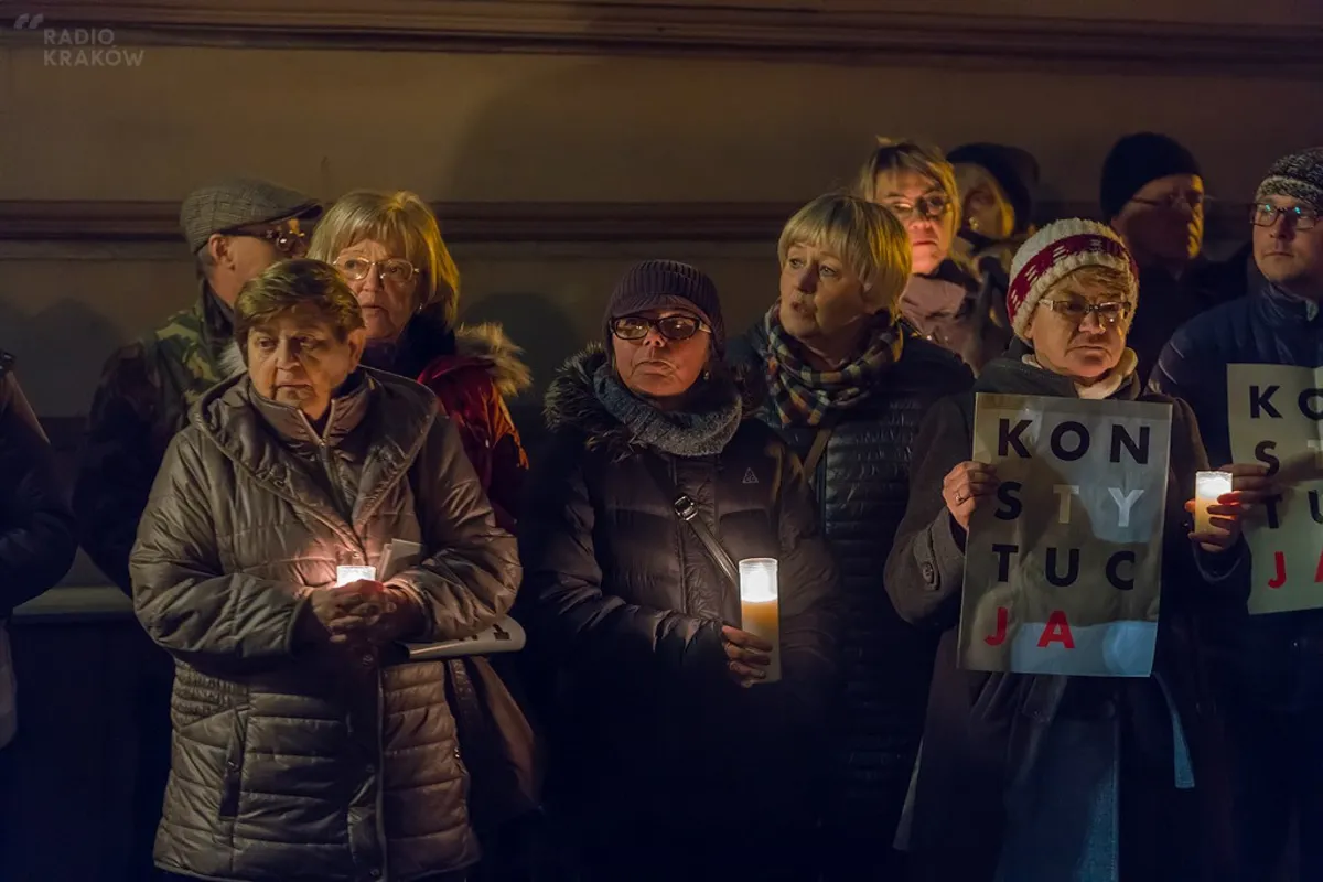 Nowy Sącz. Protest KODu pod sądem