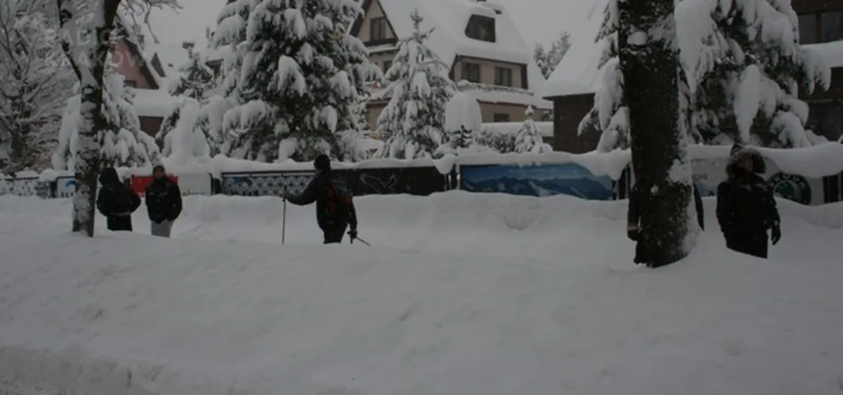 <b>ALERT:</b> Małopolska pod śniegiem. Fatalnie na drogach