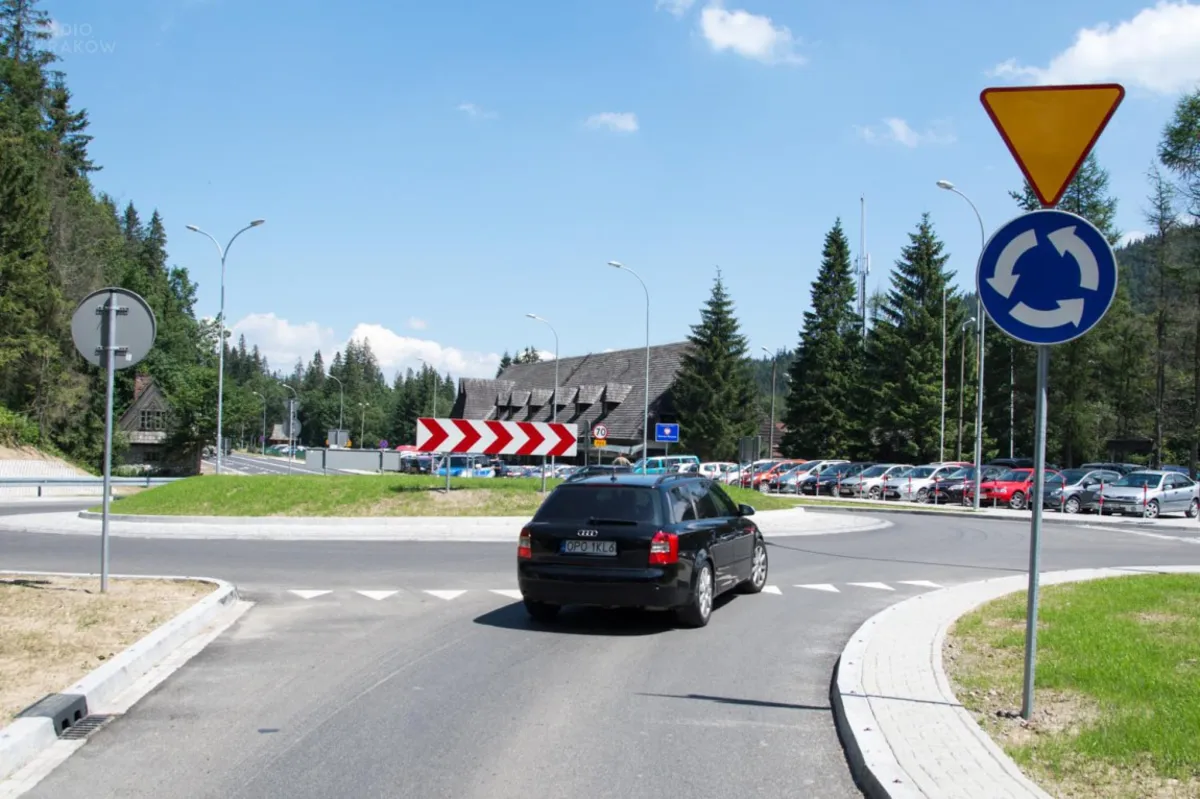 Na Łysej Polanie otwarto nowe rondo. Oznacza to szybszy dojazd do Morskiego Oka i na Słowację