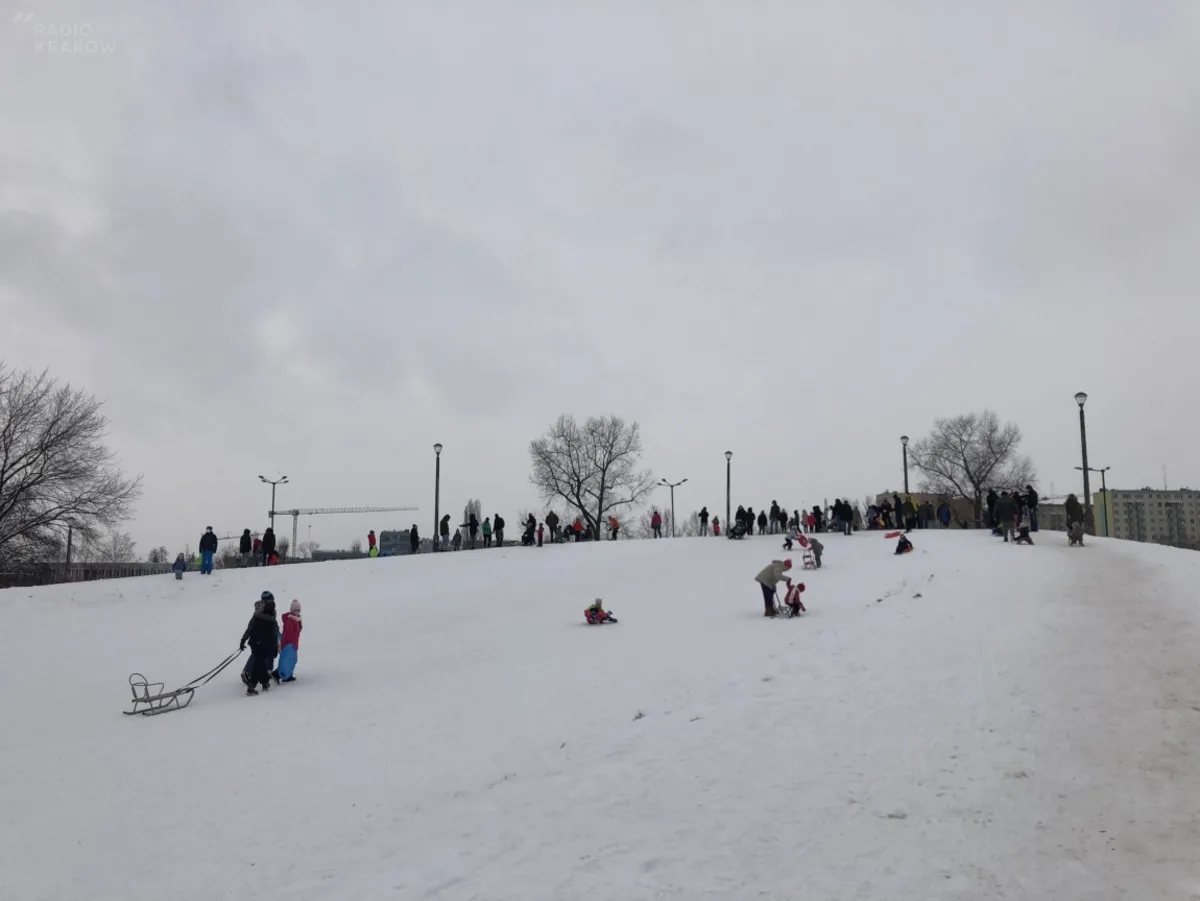 Jest górka, jest śnieg, można zjeżdżać