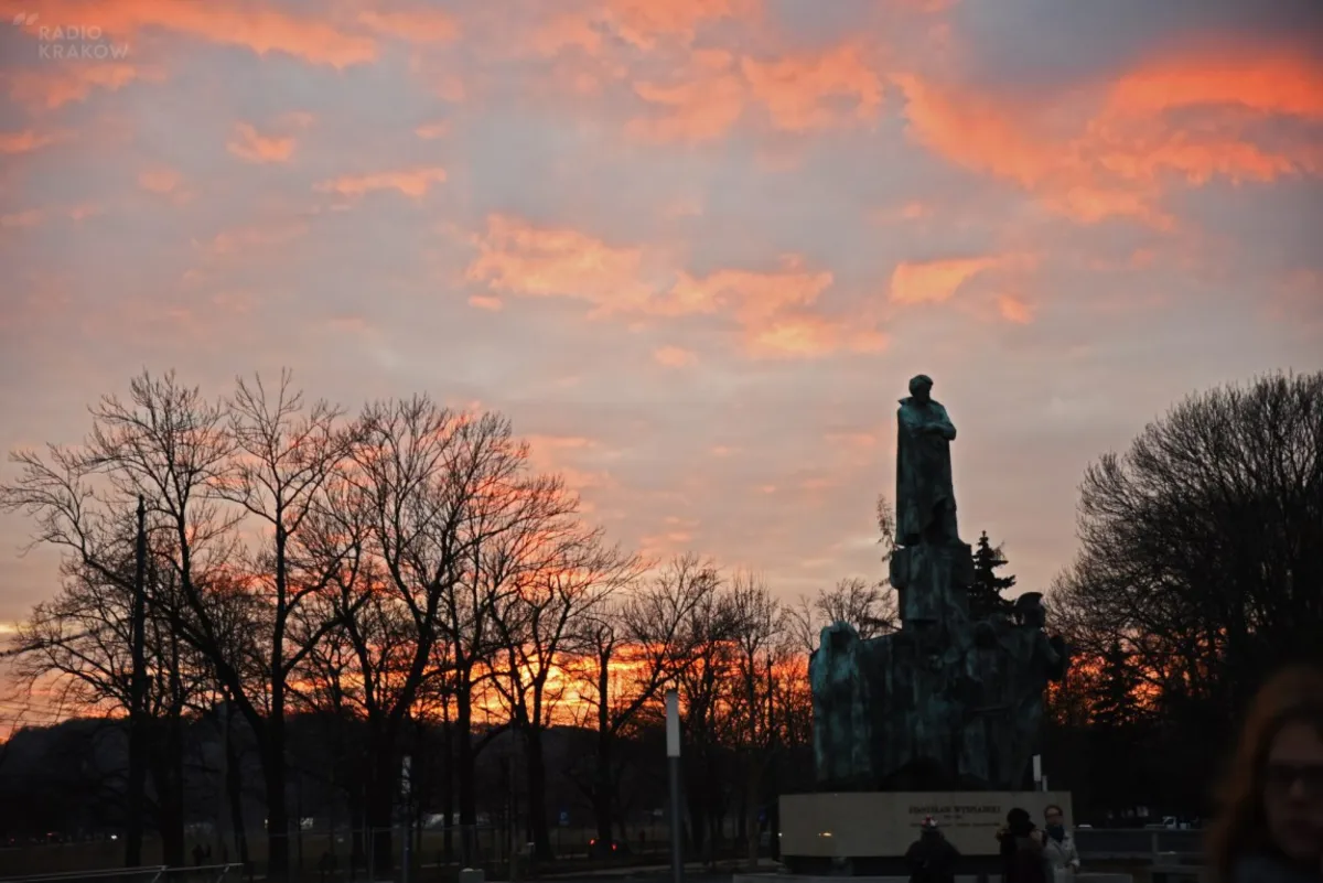 Niezwykły zachód słońca nad Błoniami krakowskimi