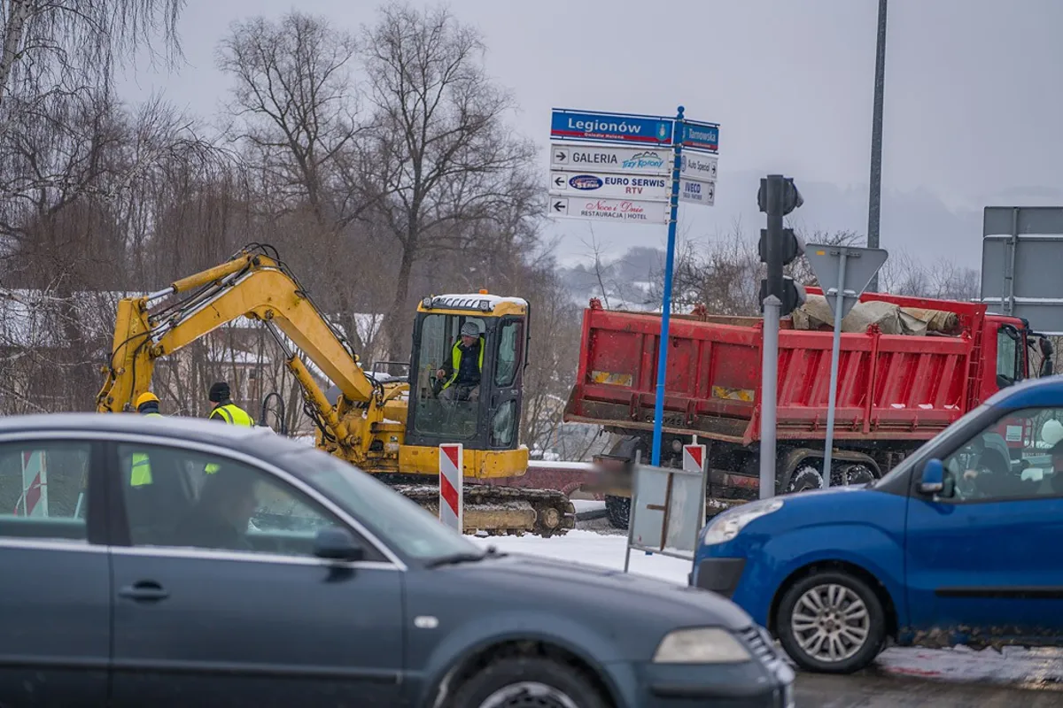 Nowy Sącz. Budowa ronda przy moście Heleńskim
