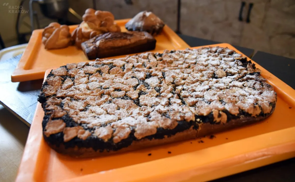 Pieczenie kołocza u s. benedyktynek w Staniątkach
