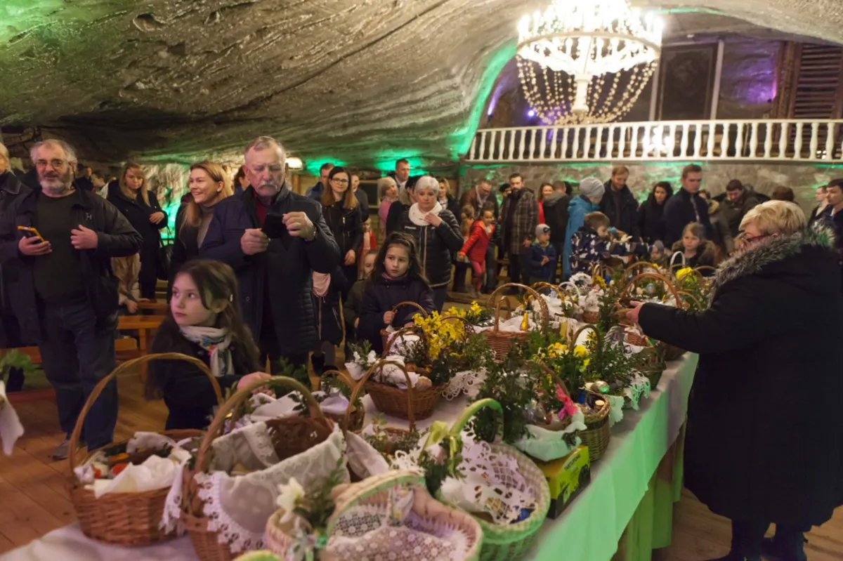 Święcenie pokarmów w bocheńskiej kopalni soli
