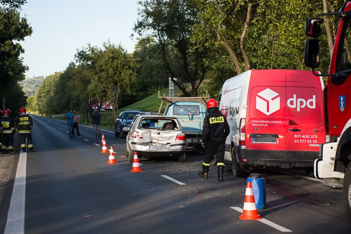 Wypadek na Zakopiance w rejonie Ustupu