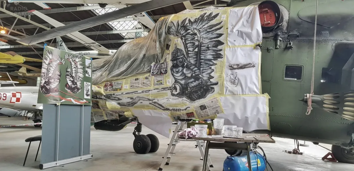 Śmigłowce bojowe MI-24 zyskały nowe barwy na 100-lecie Lotnictwa Polskiego