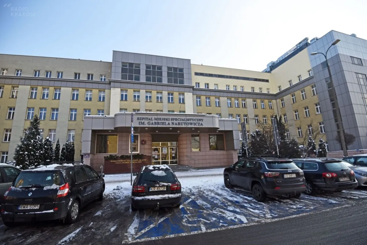 Kraków: dźwig paraliżuje pracę lądowiska dla śmigłowców LPR