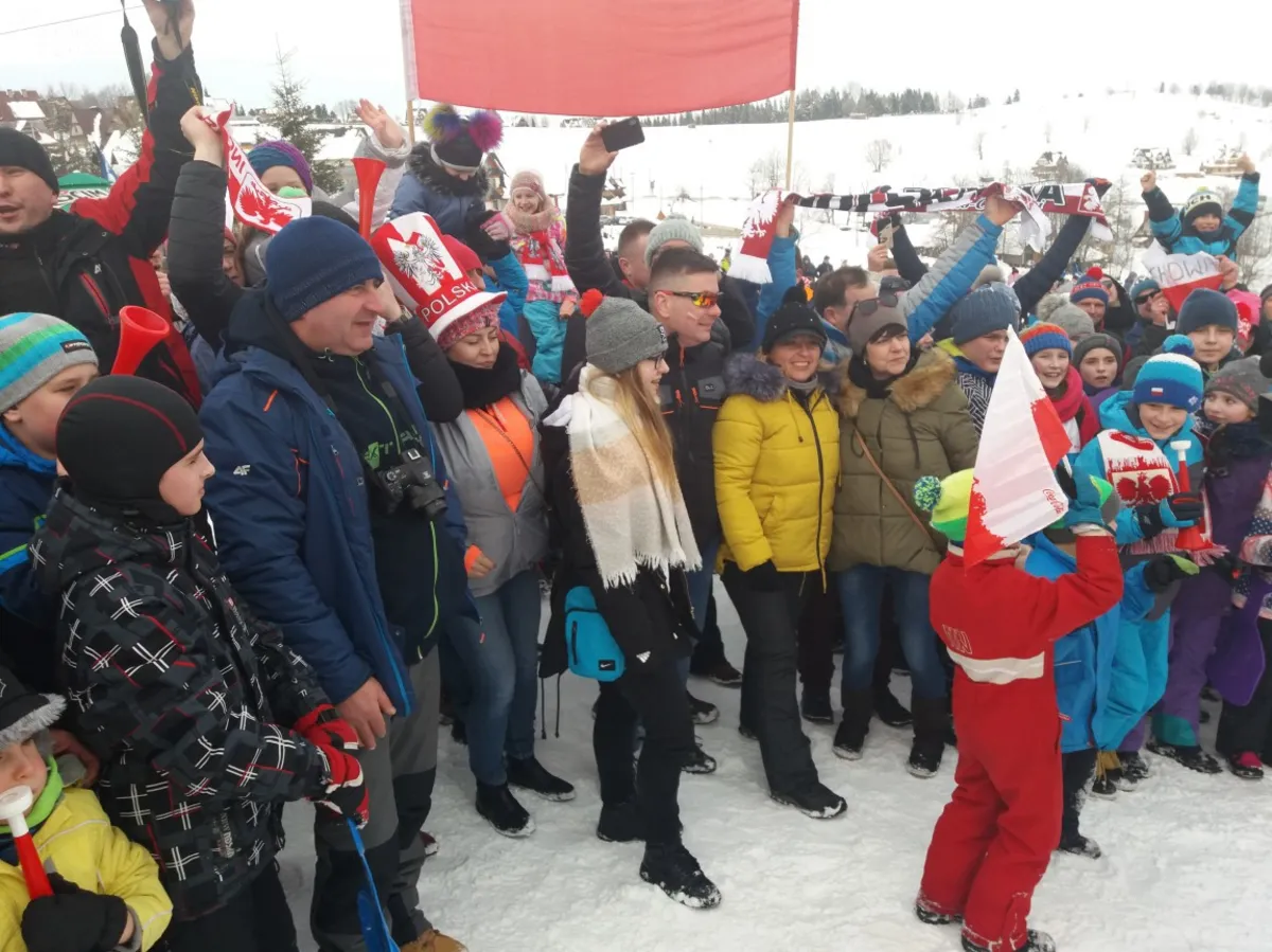 Złoto dla Polaka! Kibice z rodzinnej miejscowości Kamila Stocha nie zawiedli