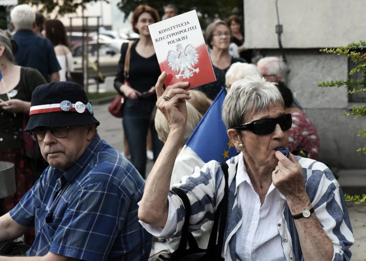 Protesty przed budynkami sądu przeciw ustawie o Sądzie Najwyższym