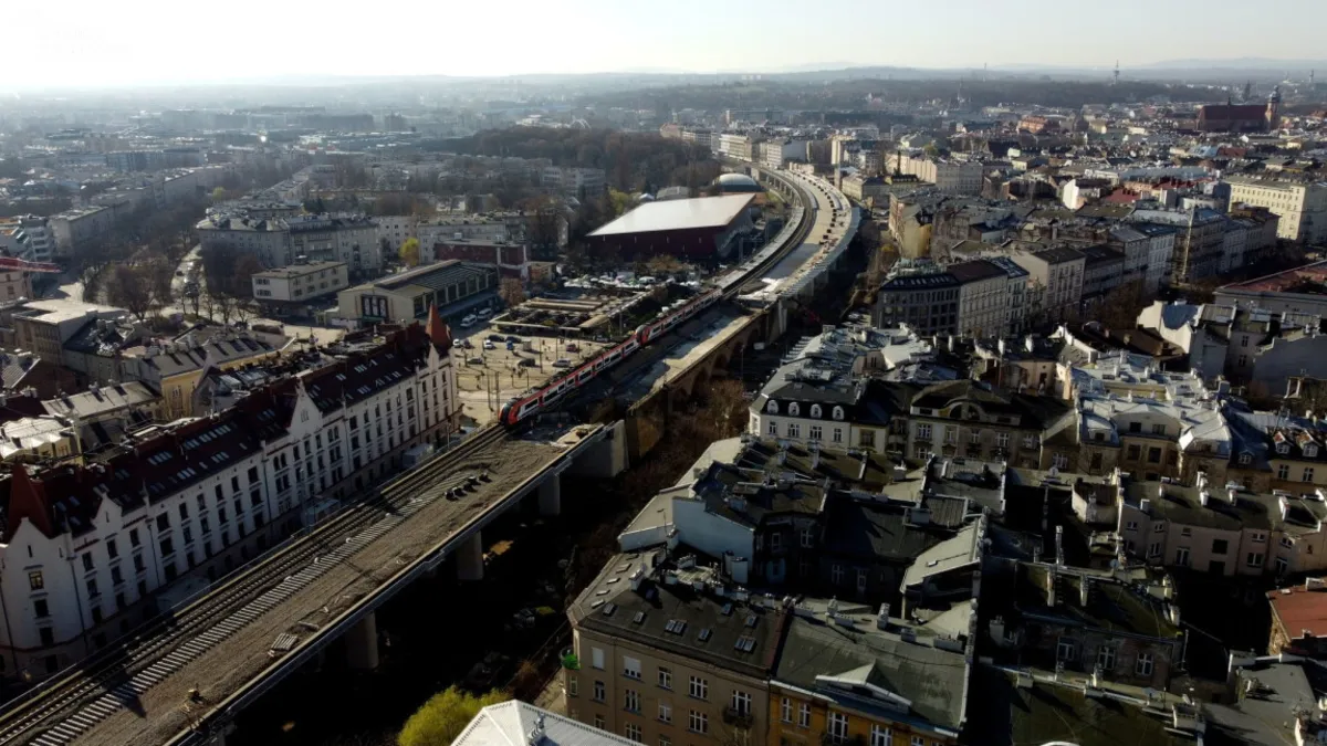 Szybciej i ciszej. Pociągi pojadą przez centrum po nowych torach