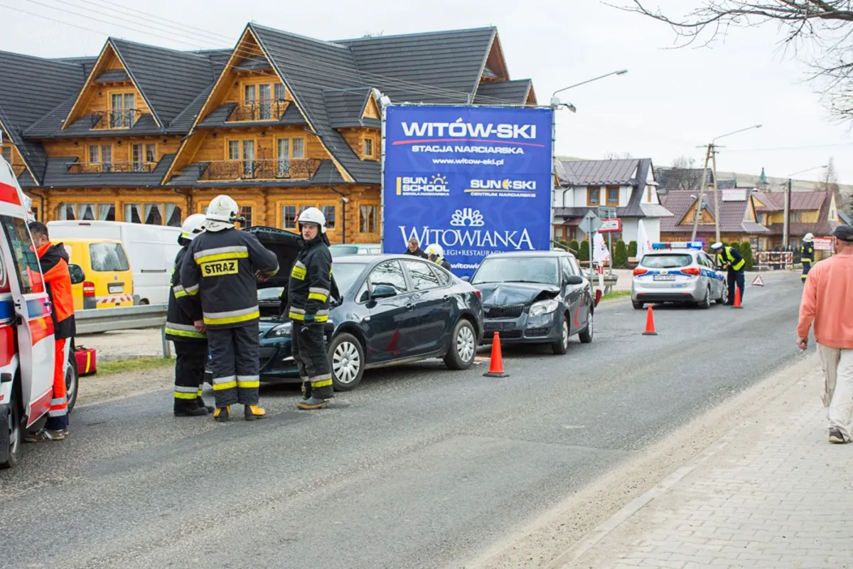 Zderzenie trzech samochodów w Witowie. Jedna osoba została ranna