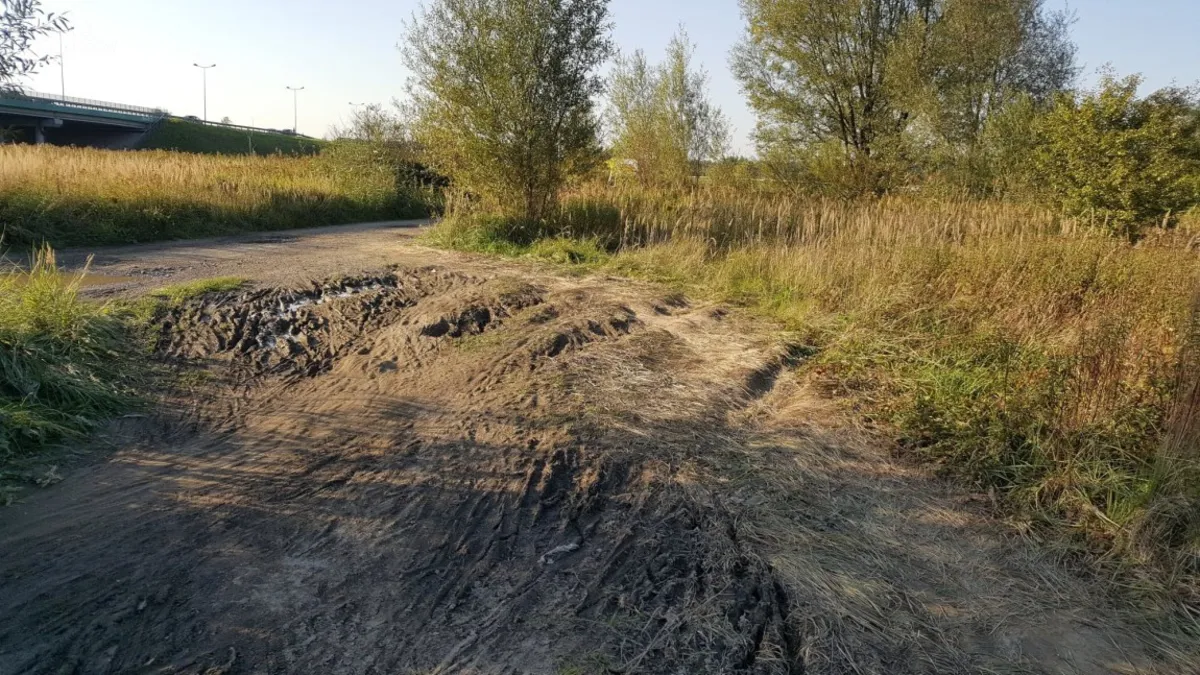 Droga do kładki przy stopniu wodnym ,,Kościuszko"
