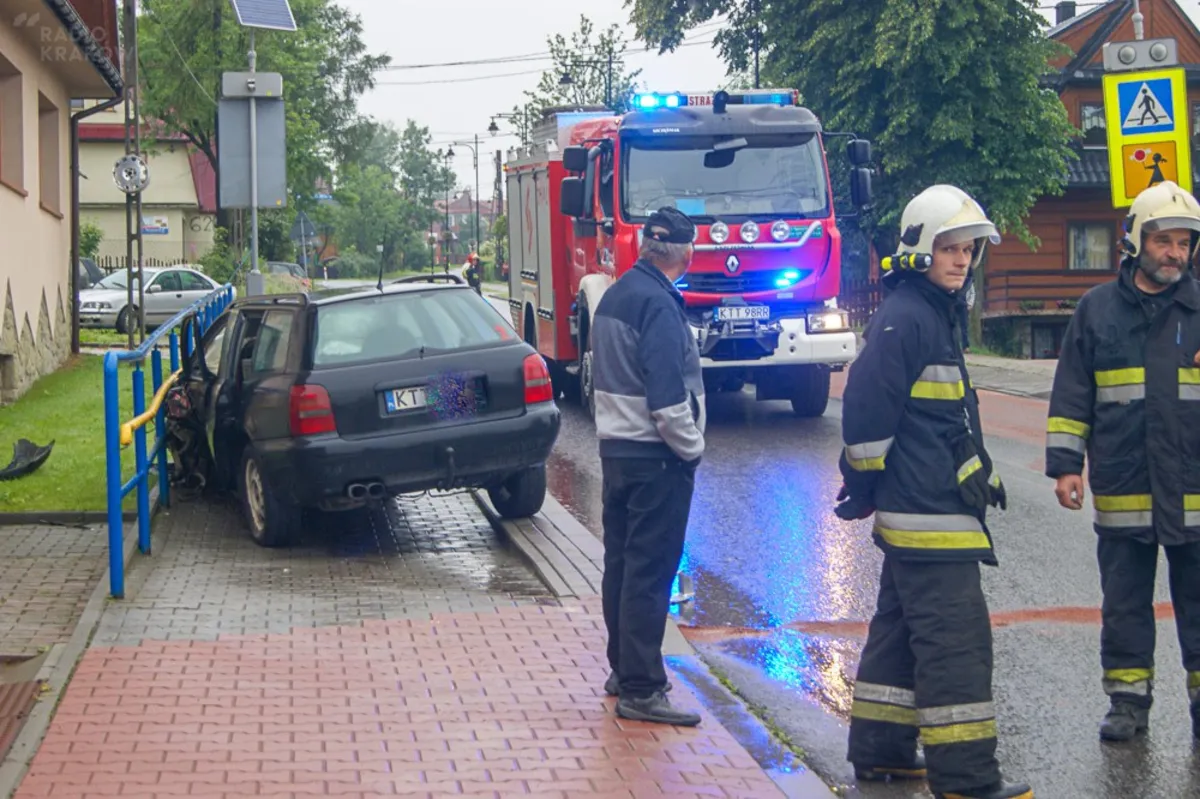 Zderzenie dwóch samochodów w Bukowinie Tatrzańskiej. Powodem była plama oleju