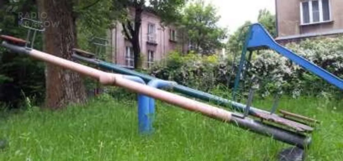 <b>Interwencja:</b> Kto uporządkuje nowohuckie place zabaw?