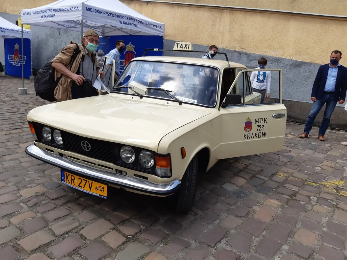 Krakowskie MPK odrestaurowało zabytkową taksówkę. ZDJĘCIA