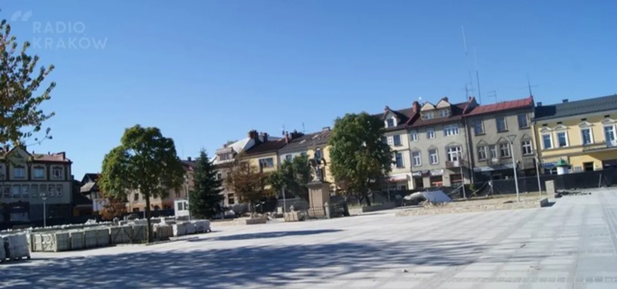 Rynek w Nowym Targu  po remoncie do reklamacji