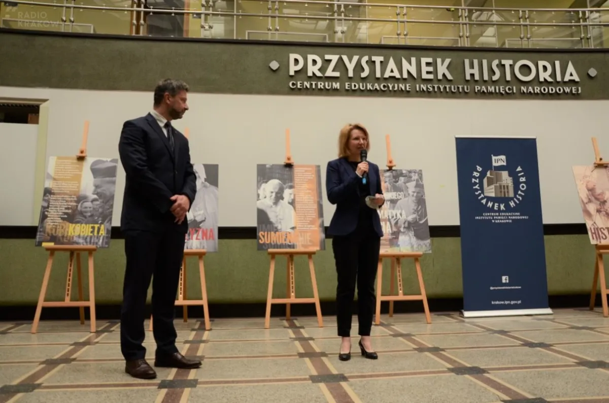 Wystawa „Wyszyńskiego i Wojtyły gramatyka życia” na Przystanku Historia w Krakowie