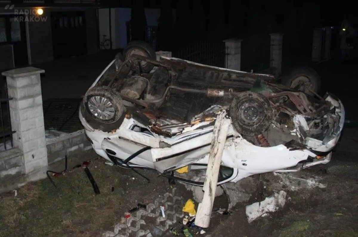 Pijany 18-latek spowodował wypadek i uciekł z miejsca zdarzenia  