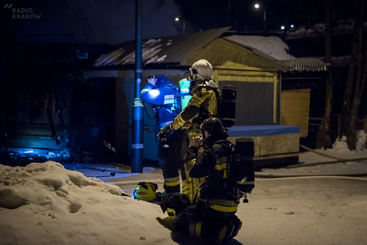 Pożar pod Gubałówką. W płomieniach stanęło sześć straganów z towarem