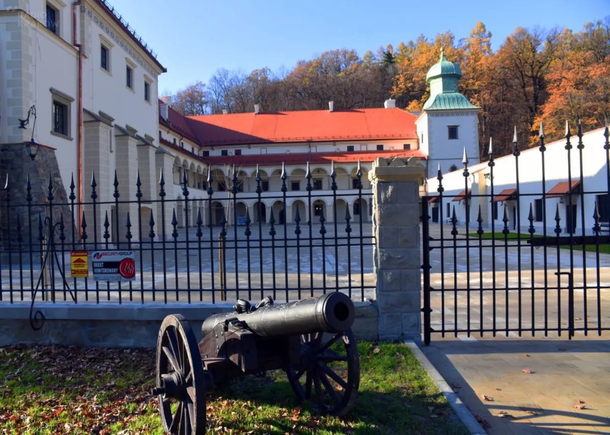  Zamek w Suchej Beskidzkiej i Park Zamkowy