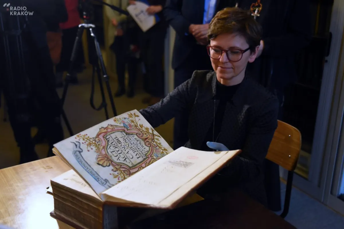 53 tomy rękopisów z archiwum krakowskiej kurii przeszły konserwację