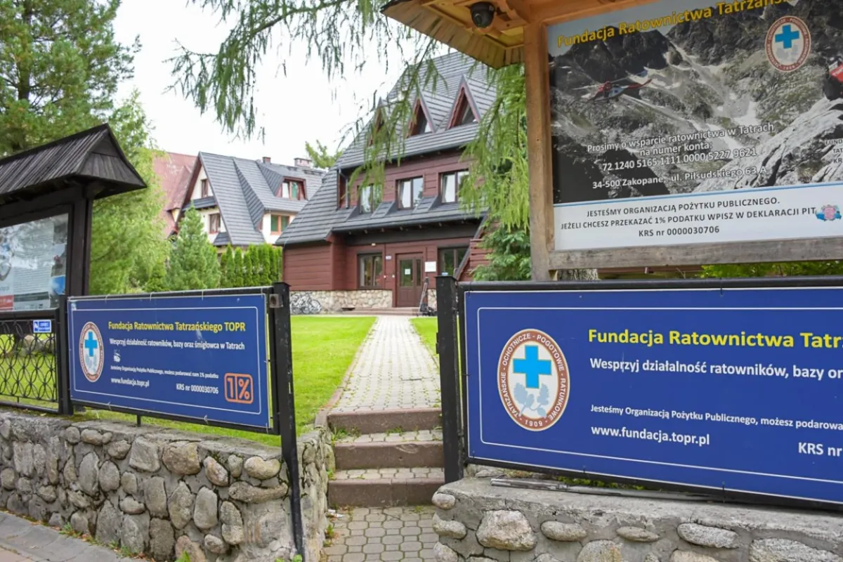 TOPR: potrzebny szereg działań pirotechnicznych, by dotrzeć do uwięzionych