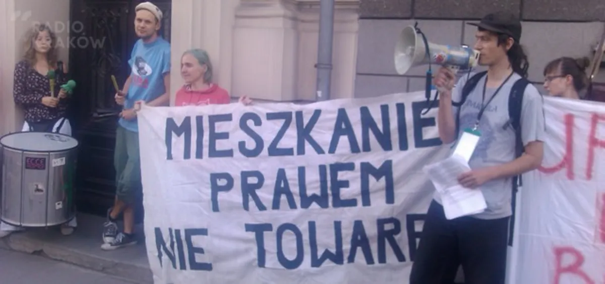 Kraków: Squatersi pikietowali przed komisariatem
