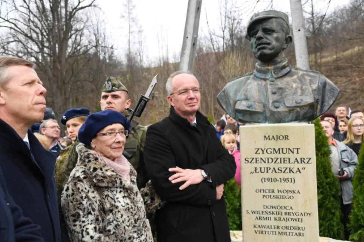Odsłonięcie popiersia Zygmunta Szendzielarza - Łupaszki w Osielcu