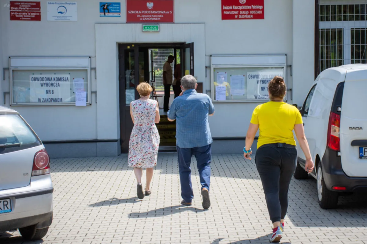 Zakopane: w jednym z lokali wyborczych karty bez pieczęci