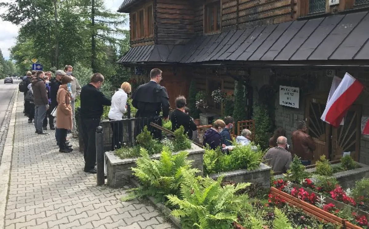 Turyści oddają głosy; w Krynicy i Zakopanem uruchomiono rezerwy kart