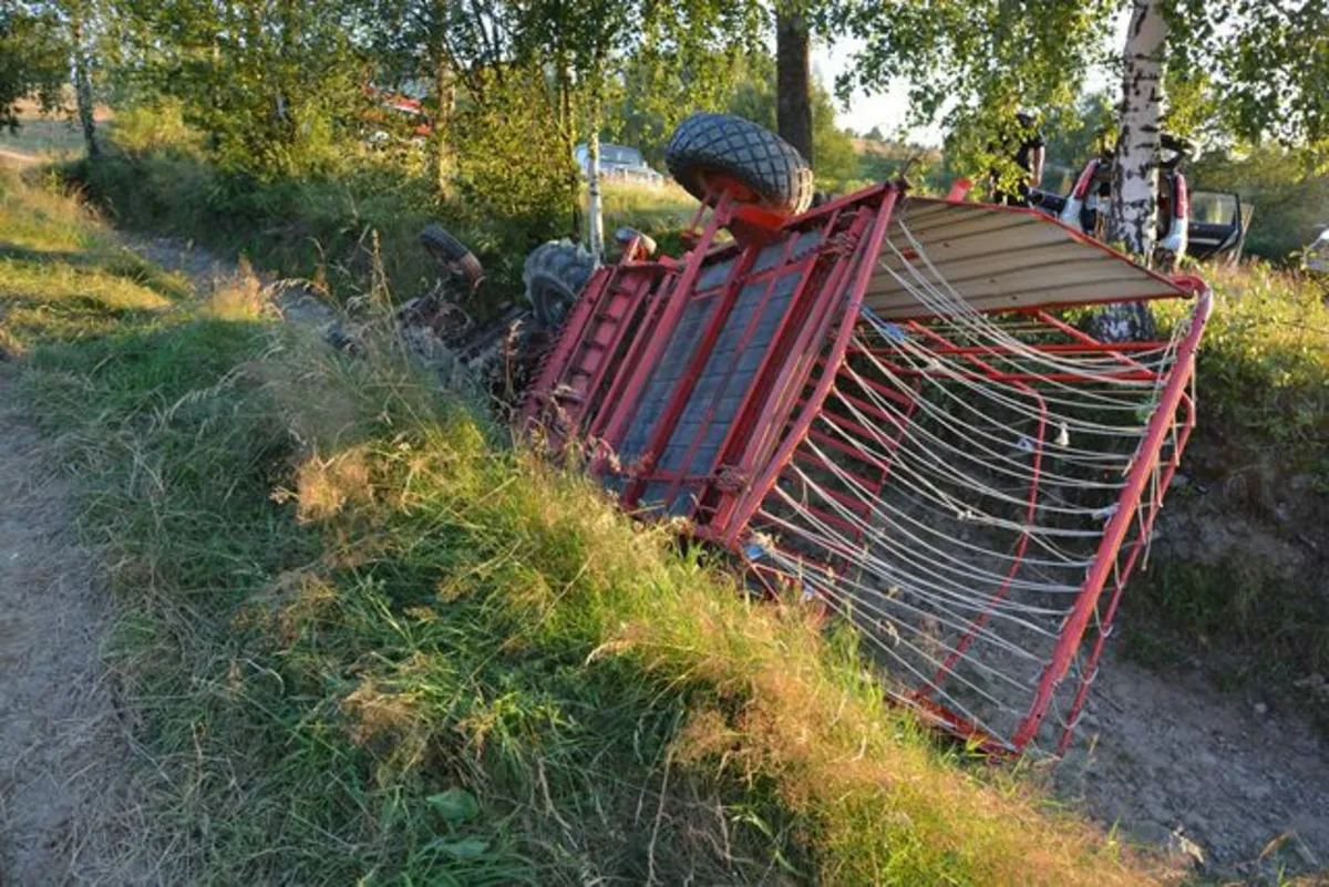 Nie żyje mężczyzna przygnieciony przez ciągnik rolniczy