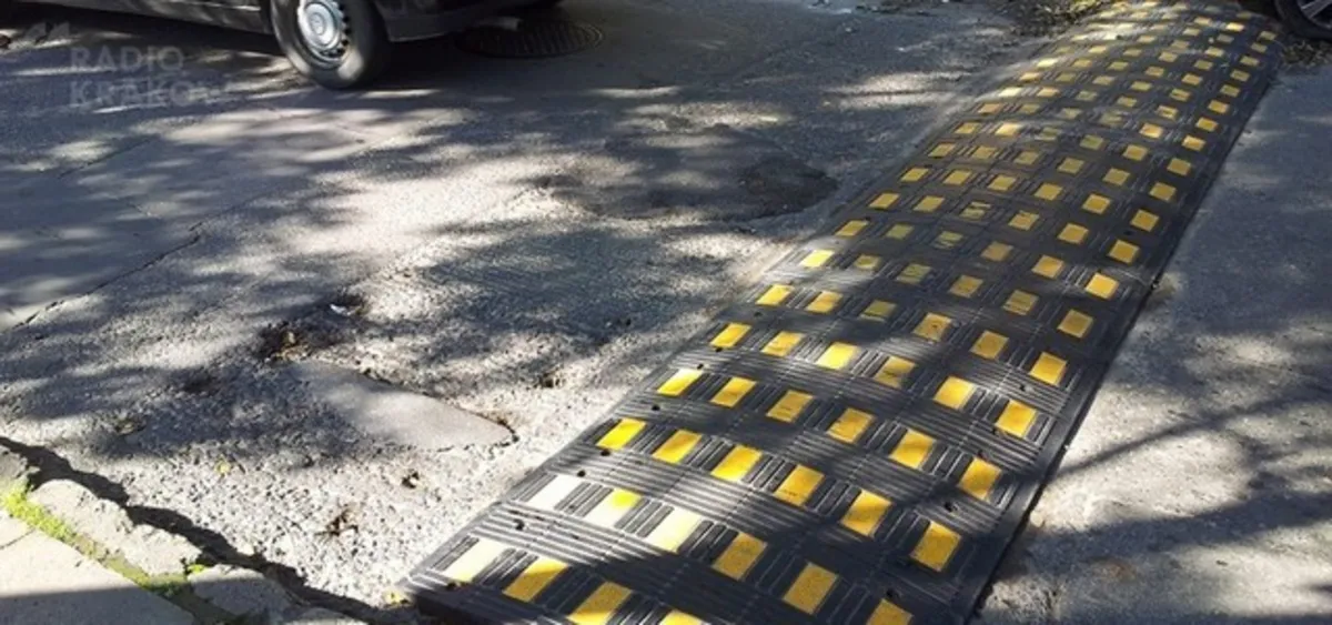 Absurd drogowy w krakowskim Prokocimiu. <b>ZDJĘCIA</b>