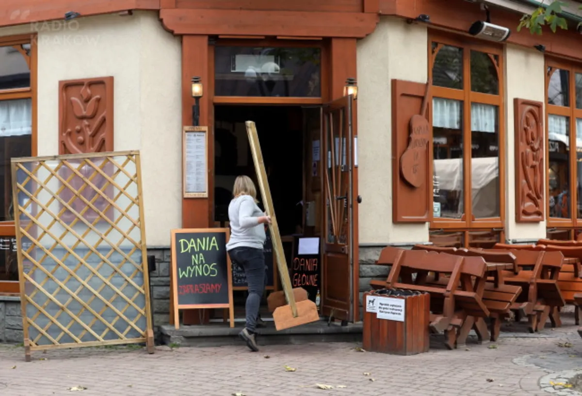 Zakopane/ Krupówki zamarły; zamknięte restauracje