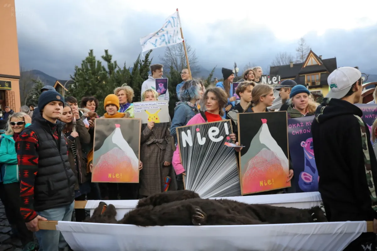 Pikieta przeciwko planom organizacji koncertu sylwestrowego pod Wielką Krokwią