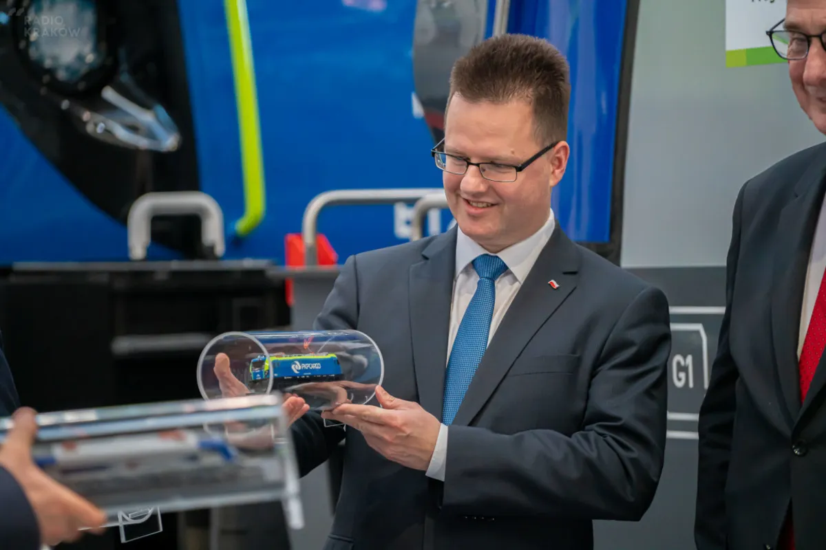 Nowy Sącz. Wiceminister Andrzej Bittel z wizytą w firmie NEWAG