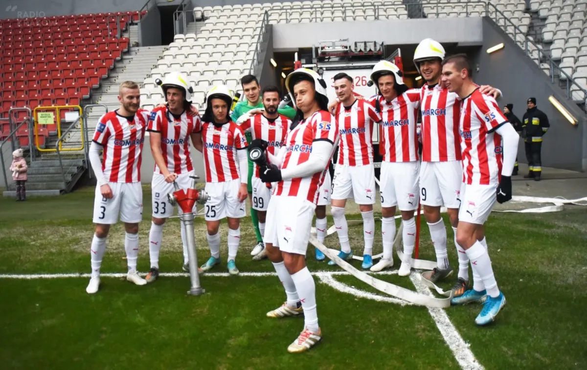 Grad goli na treningu noworocznym Cracovii 