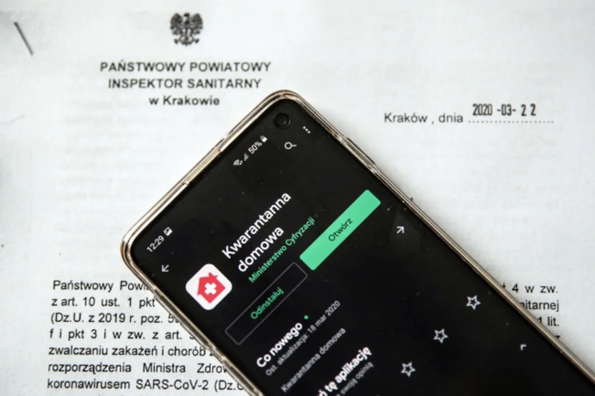  Aplikacja "Kwarantanna domowa" zainstalowana na telefonie w Krakowie