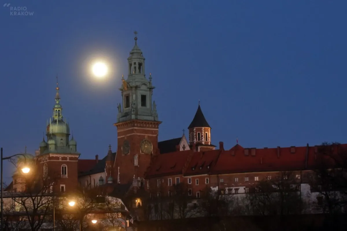 Superpełnia Superksiężyca nad Krakowem