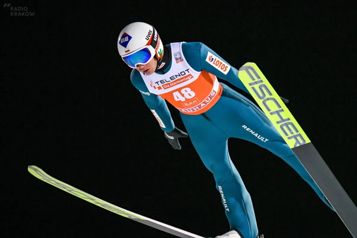 Kuusamo: Stoch po pierwszym skoku 13., sześciu Polaków w drugiej serii