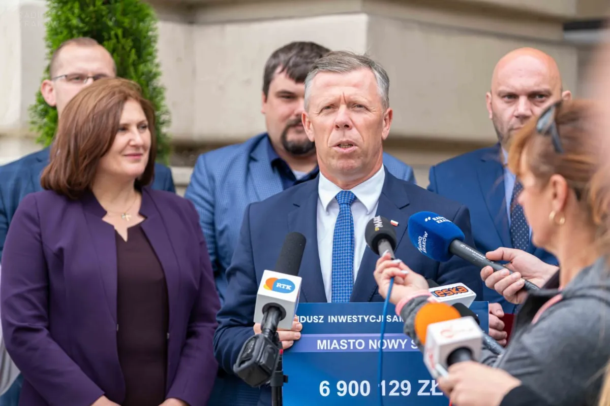 Nowy Sącz. Przekazanie promesy przez Wojewodę