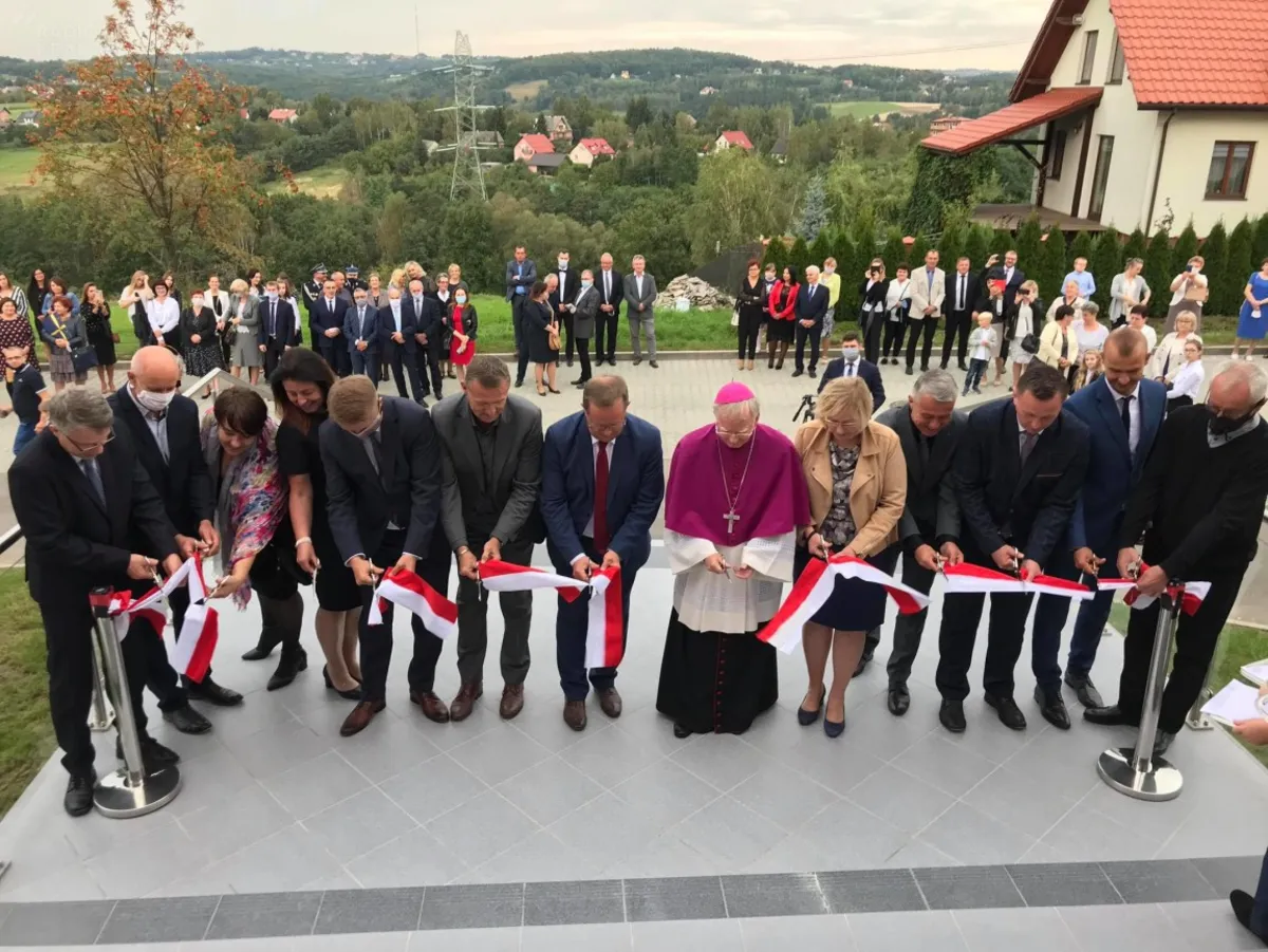Uroczyste otwarcie nowej szkoły w Dziekanowicach