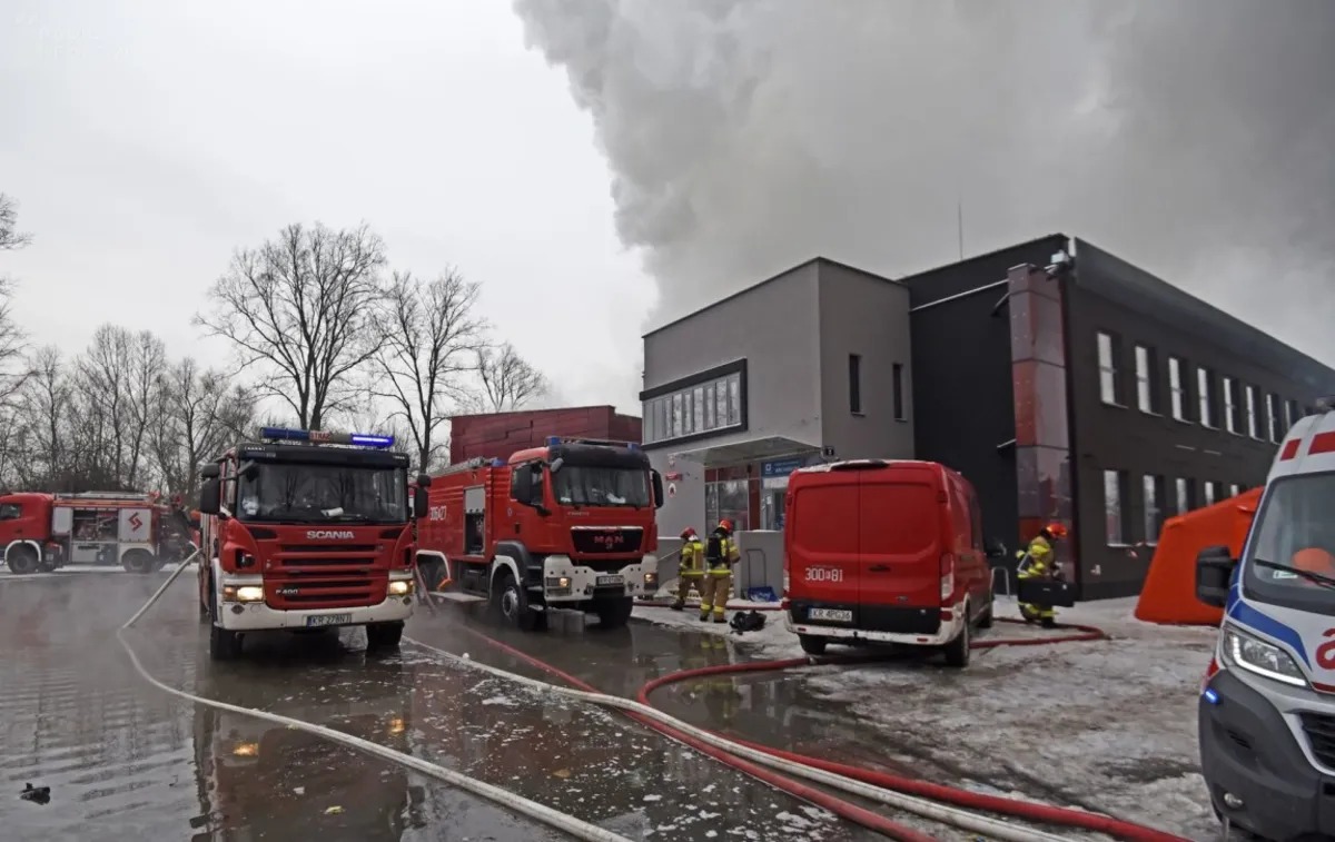Czwarta doba gaszenia pożaru archiwum Urzędu Miasta Krakowa